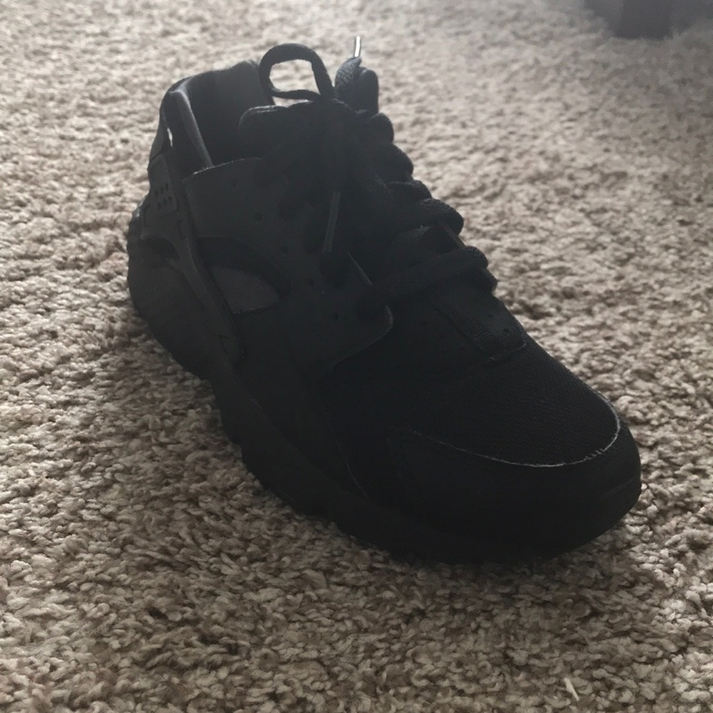 Black huaraches